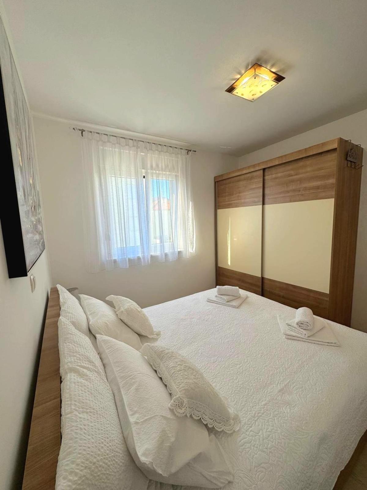 Apartment Misic Трогир Экстерьер фото